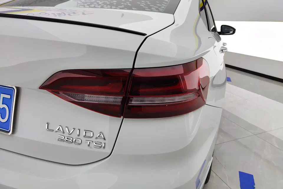 Volkswagen Lavida Lavida 2023 280TSI DSG Starry Sky Edition 2022 — thumbnail 2