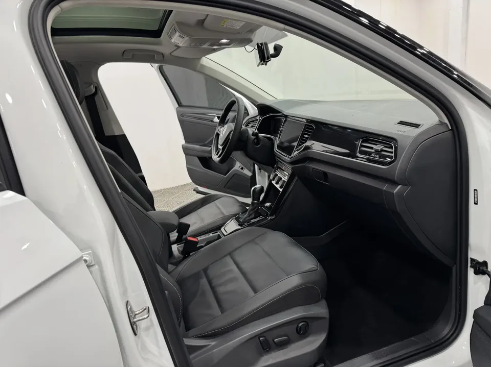 Volkswagen T-Roc Tange 280TSI DSG two-wheel drive comfort PLUS 2022 — миниатюра 3