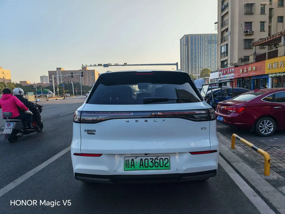 Geely Galaxy E5 530km Starship Edition 2024 — миниатюра 2