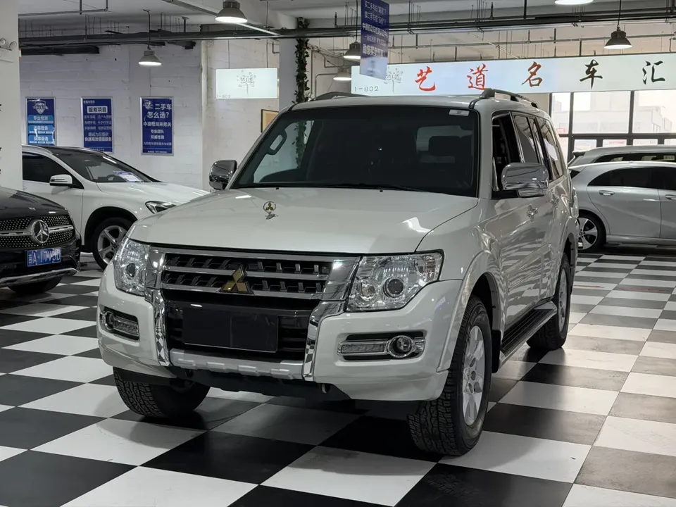 Mitsubishi Pajero 2023
