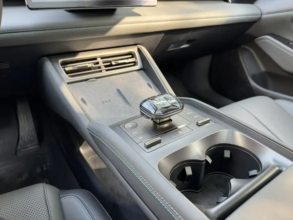 BYD Qin L DM Intelligent Driving Edition DM-i 120KM Beyond Edition 2025 — миниатюра 3