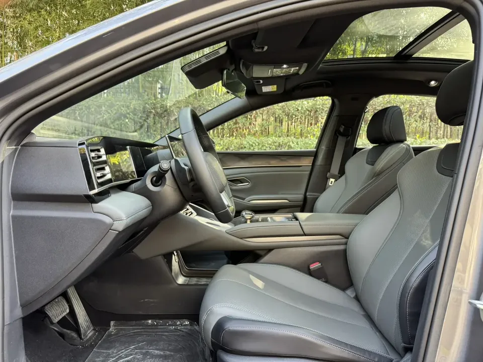 BYD Qin L DM Intelligent Driving Edition DM-i 120KM Beyond Edition 2025 — миниатюра 4