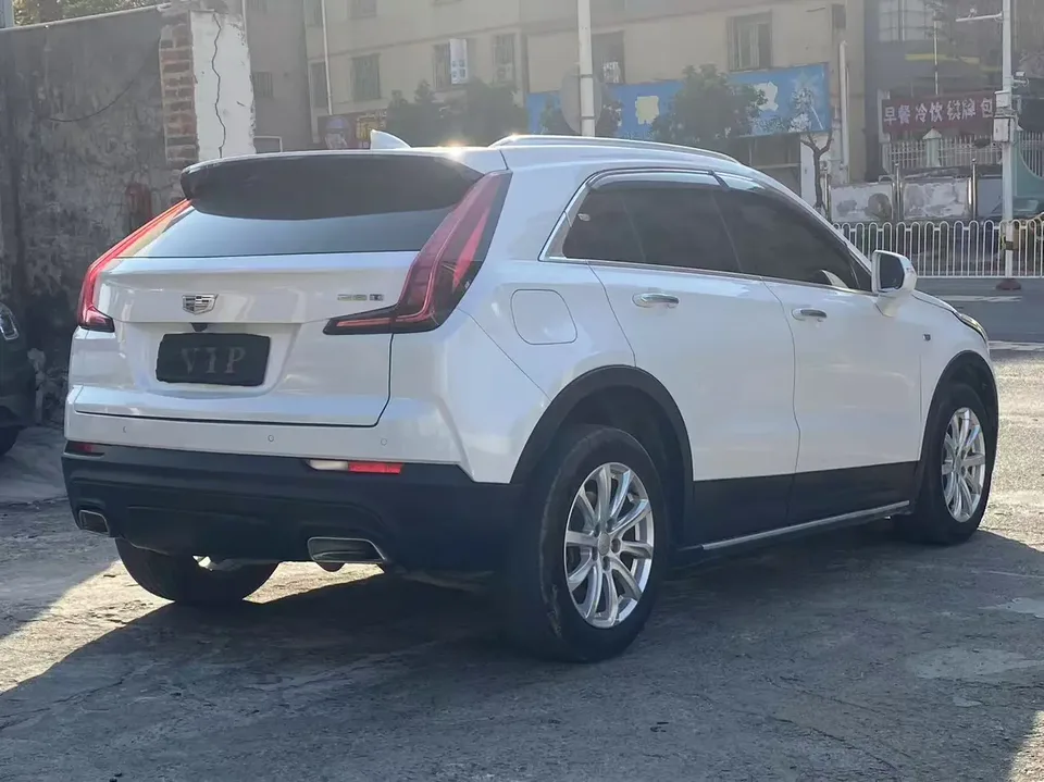 Cadillac XT4 Cadillac XT4 2022 28T two-wheel drive fashion model 2022 — миниатюра 3