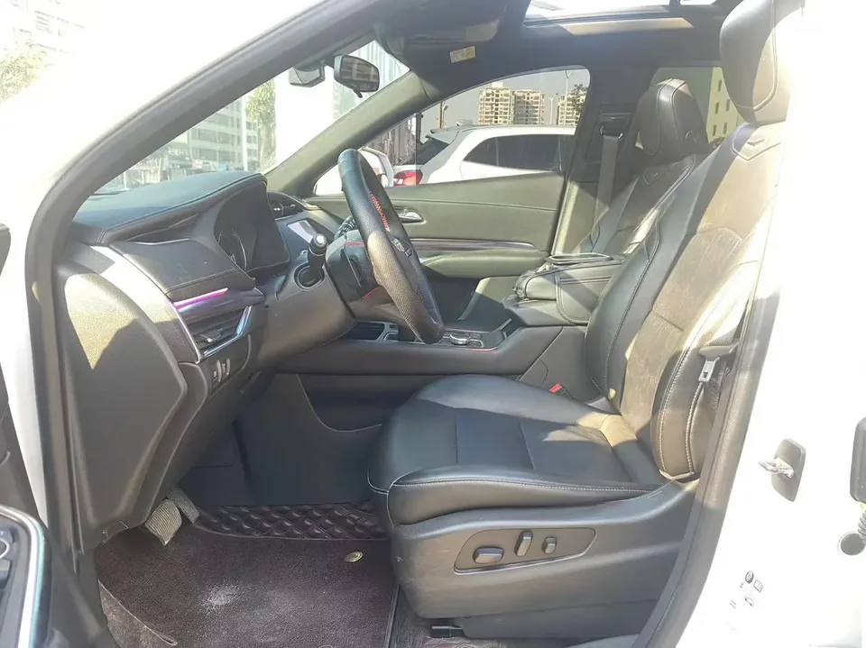 Cadillac XT4 Cadillac XT4 2022 28T two-wheel drive fashion model 2022 — миниатюра 4