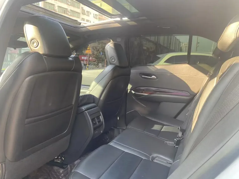 Cadillac XT4 Cadillac XT4 2022 28T two-wheel drive fashion model 2022 — миниатюра 5