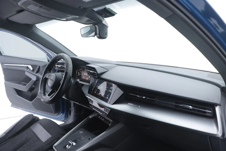 Audi A3 A3L Limousine 35 TFSI Enterprising and Elegant Model 2022 — миниатюра 2