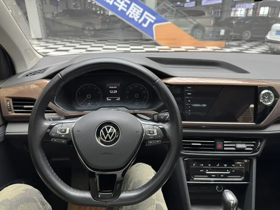 Volkswagen Tharu 2021 Tuyue 330TSI 4WD Luxury Edition 2022 — миниатюра 3