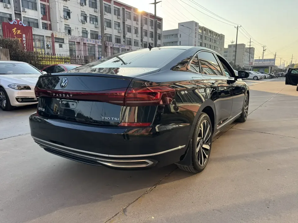 Volkswagen Passat Passat 2022 330TSI Starry Sky Deluxe Edition 2022 — миниатюра 2