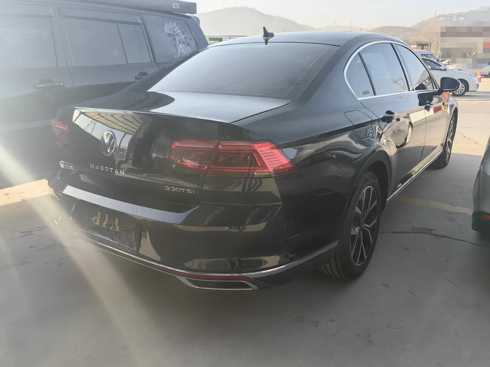Volkswagen Magotan Magotan 2020 330TSI DSG Leading Edition 2022 — миниатюра 3