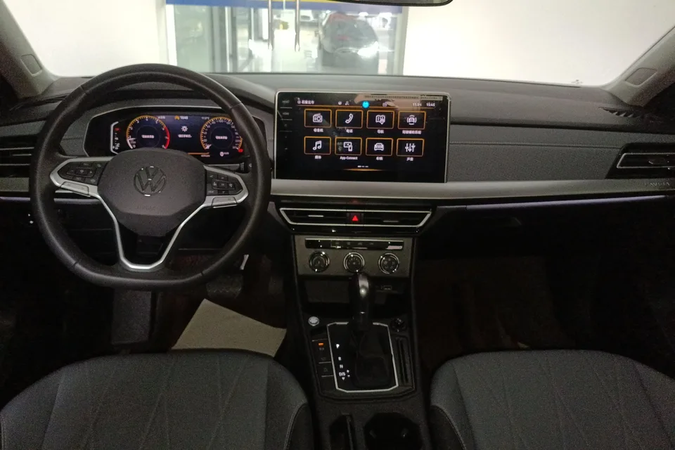 Volkswagen Lavida facelift 1.5L automatic 5 million version 2024 — миниатюра 4