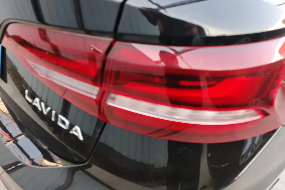 Volkswagen Lavida facelift 1.5L automatic 5 million version 2024 — миниатюра 5