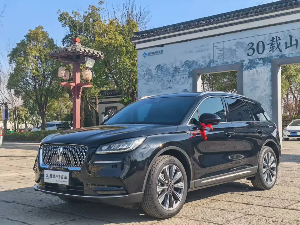 Lincoln Adventurer Adventurer 2022 facelift 2.0T two-wheel drive elegant version 2022 — photo 1, buy with delivery to Moscow