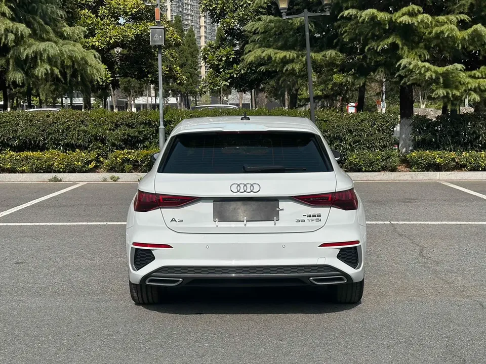 Audi A3 Sportback 35 TFSI stylish and sporty 2023 — миниатюра 2
