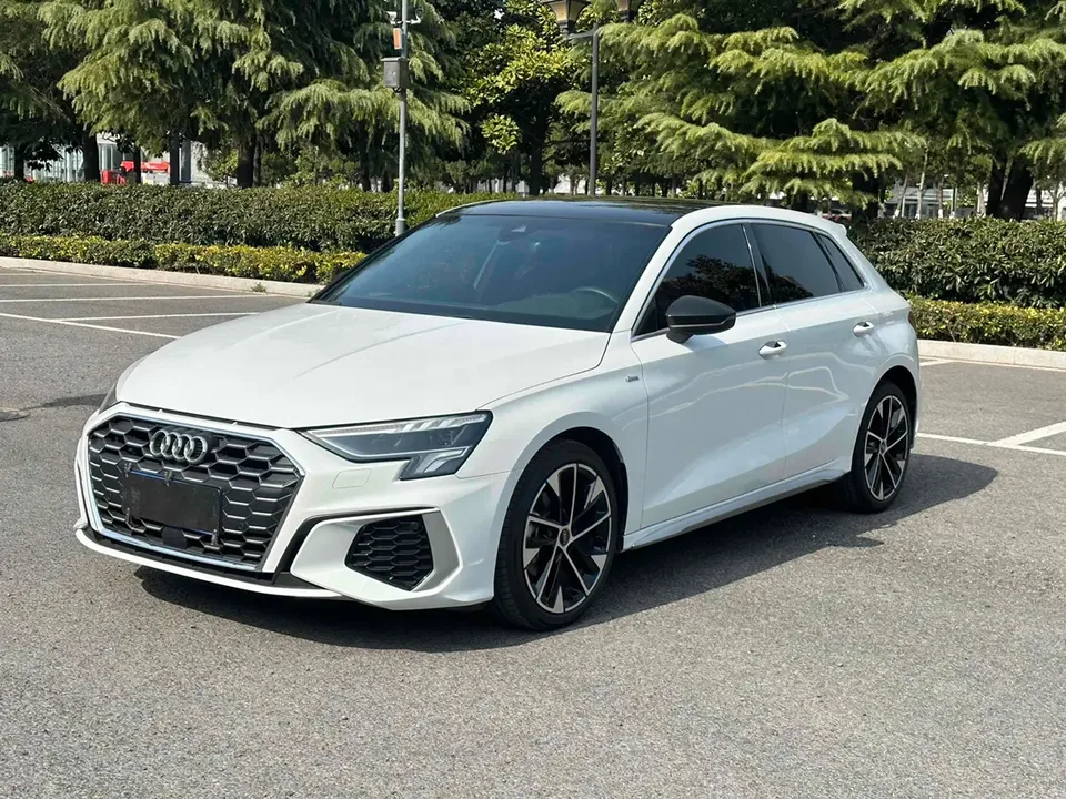 Audi A3 Sportback 35 TFSI stylish and sporty 2023 — фото 1, купить с доставкой в Москву