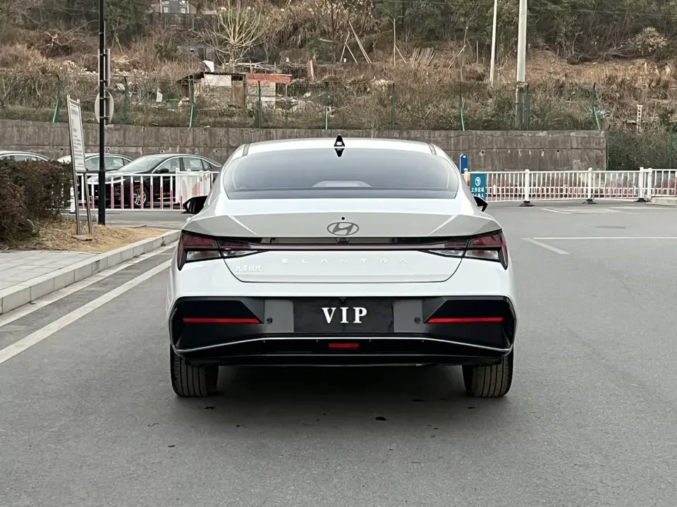 Hyundai Elantra Elantra 2023 1.5L CVT LUX Premium Edition 2024 — thumbnail 2