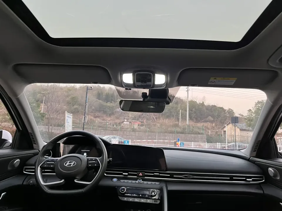 Hyundai Elantra Elantra 2023 1.5L CVT LUX Premium Edition 2024 — thumbnail 5