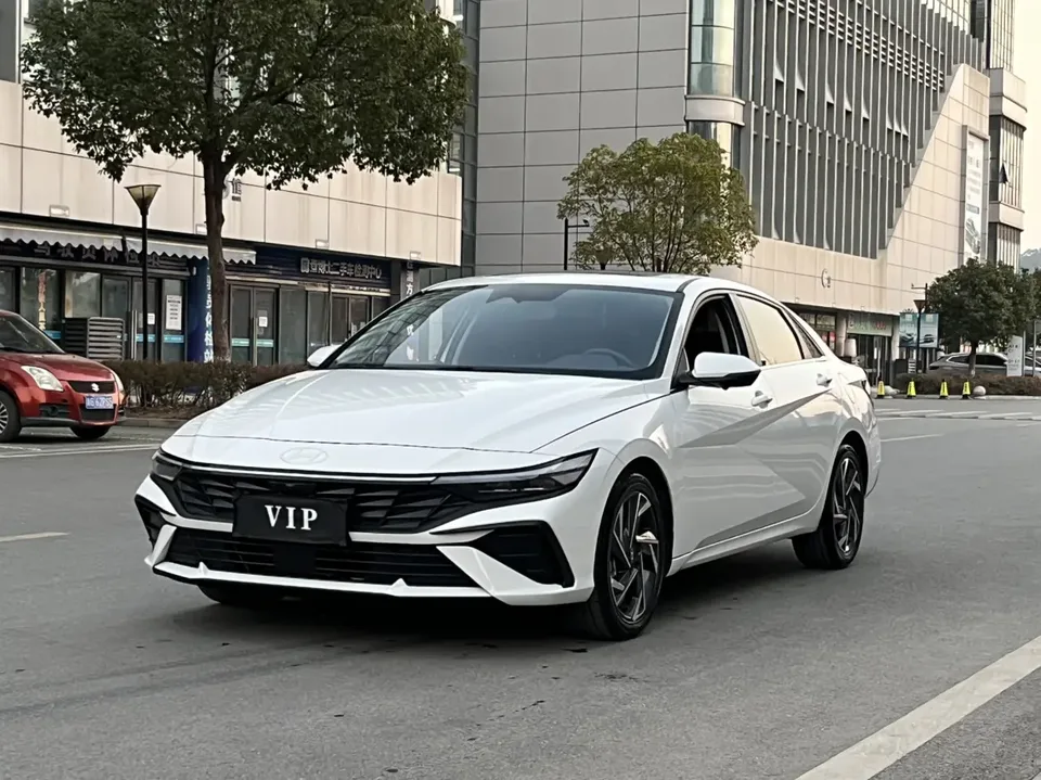 Hyundai Elantra Elantra 2023 1.5L CVT LUX Premium Edition 2024 — photo 1, buy with delivery to Moscow
