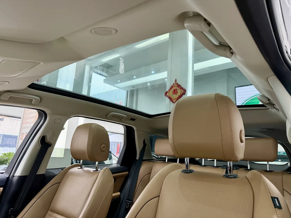 Land Rover Discover Sports Discover Sports 2024 249PS R-Dynamic HSE Luxury Custom Edition 5 Seaters 2024 — thumbnail 4