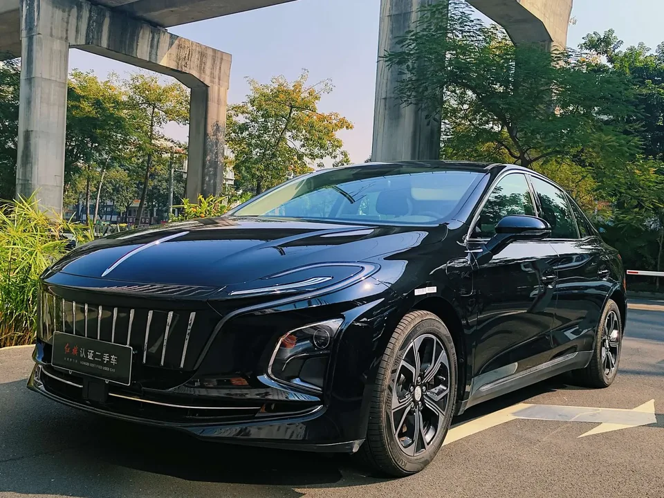 Hongqi E-QM5 2024