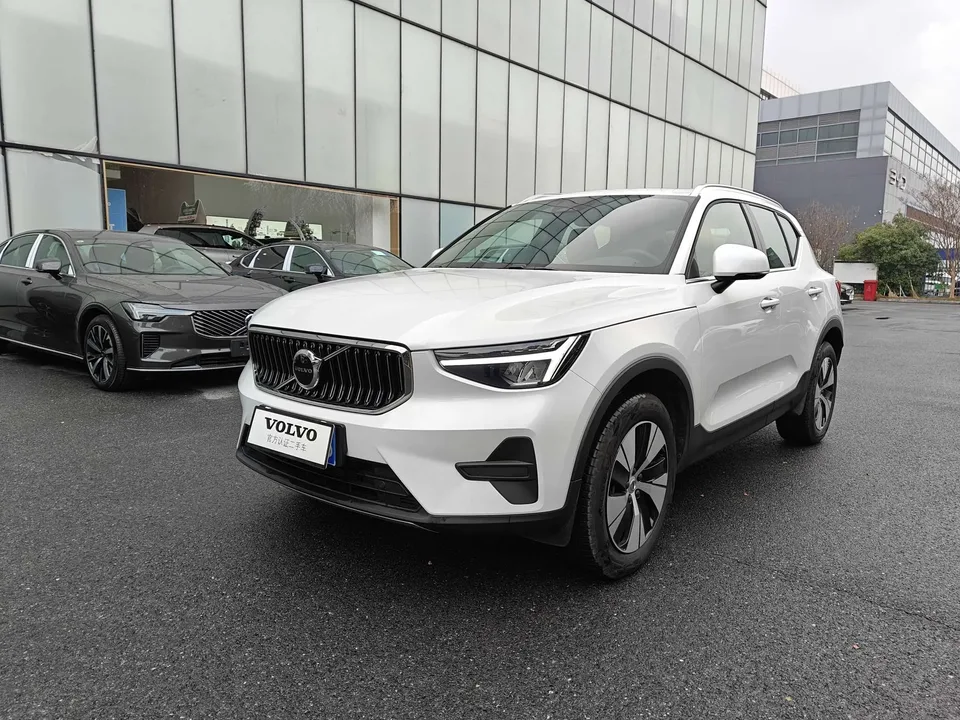 Volvo XC40 2025