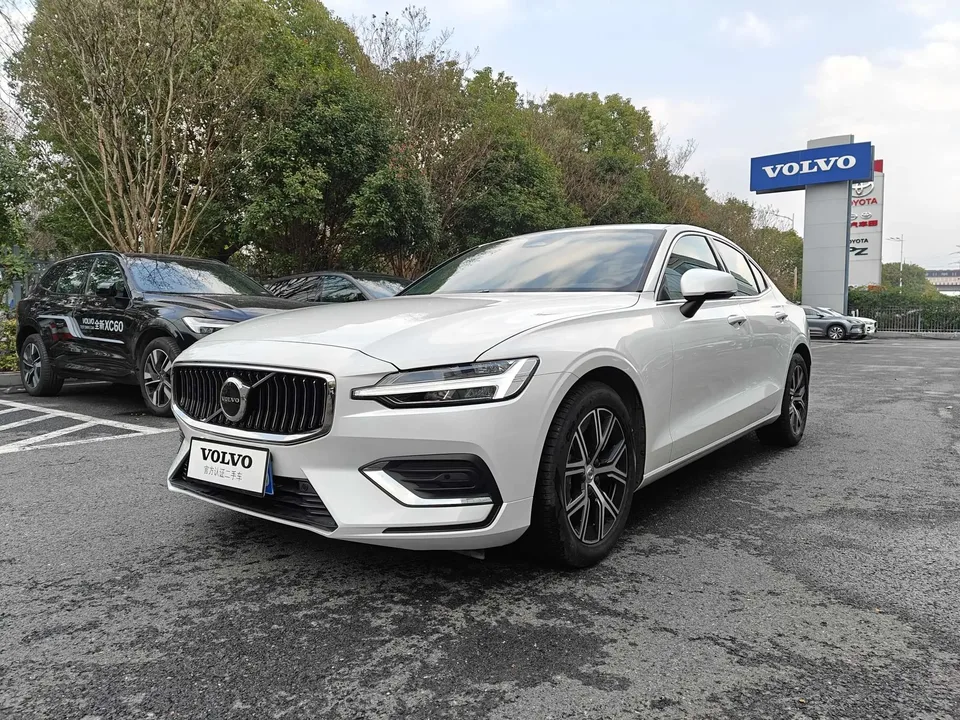 Volvo S60 2025