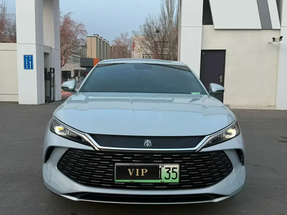 BYD Qin L DM Intelligent Driving Edition DM-i 120KM Leading Edition 2025 — миниатюра 2