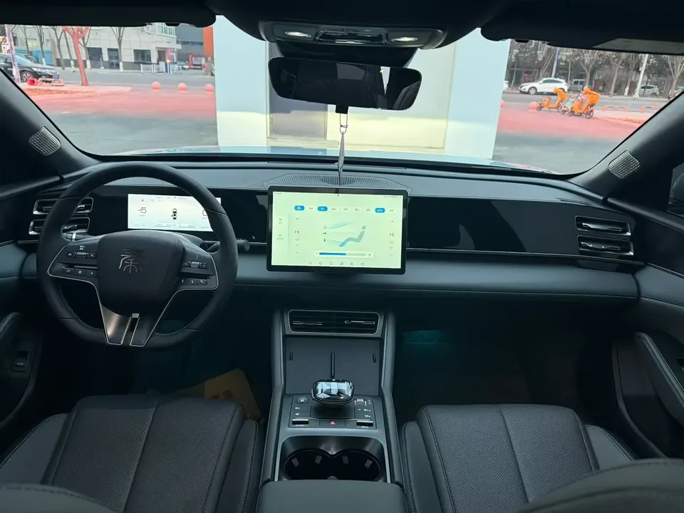BYD Qin L DM Intelligent Driving Edition DM-i 120KM Leading Edition 2025 — миниатюра 4
