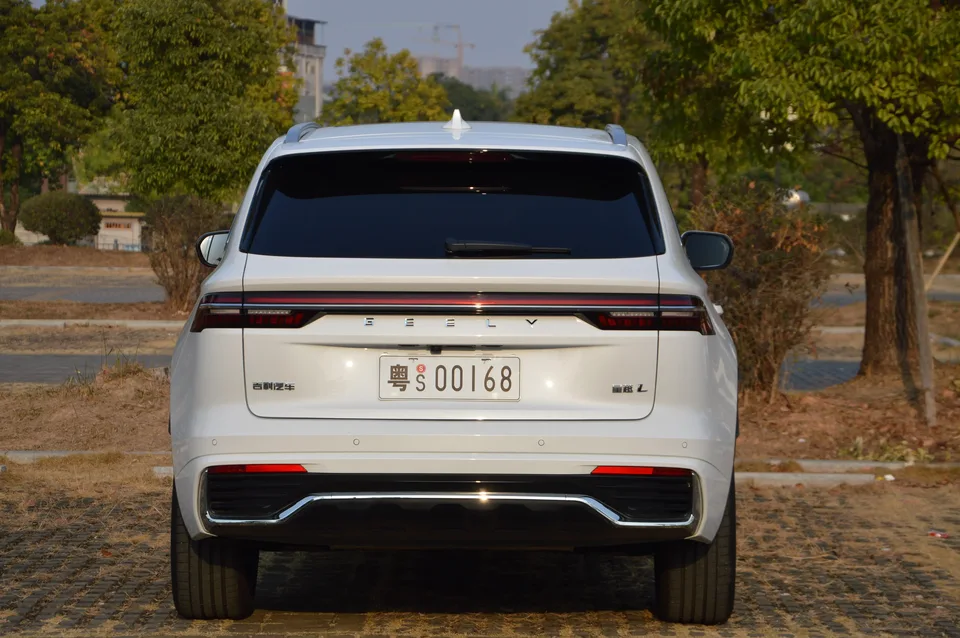 Geely Monjaro Xingyue L 2025 2.0TD High Power Automatic 2WD Dongfang Yao Lanxing Edition 2025 — миниатюра 2