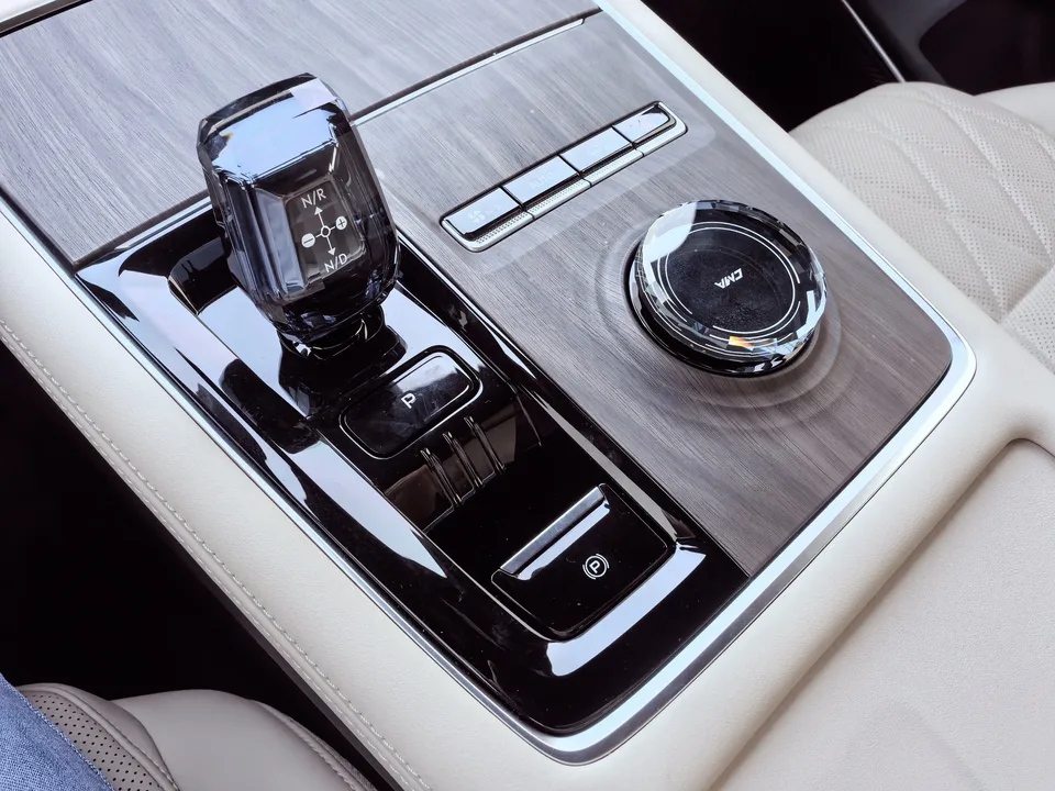 Geely Monjaro Xingyue L 2025 2.0TD High Power Automatic 2WD Dongfang Yao Lanxing Edition 2025 — миниатюра 5