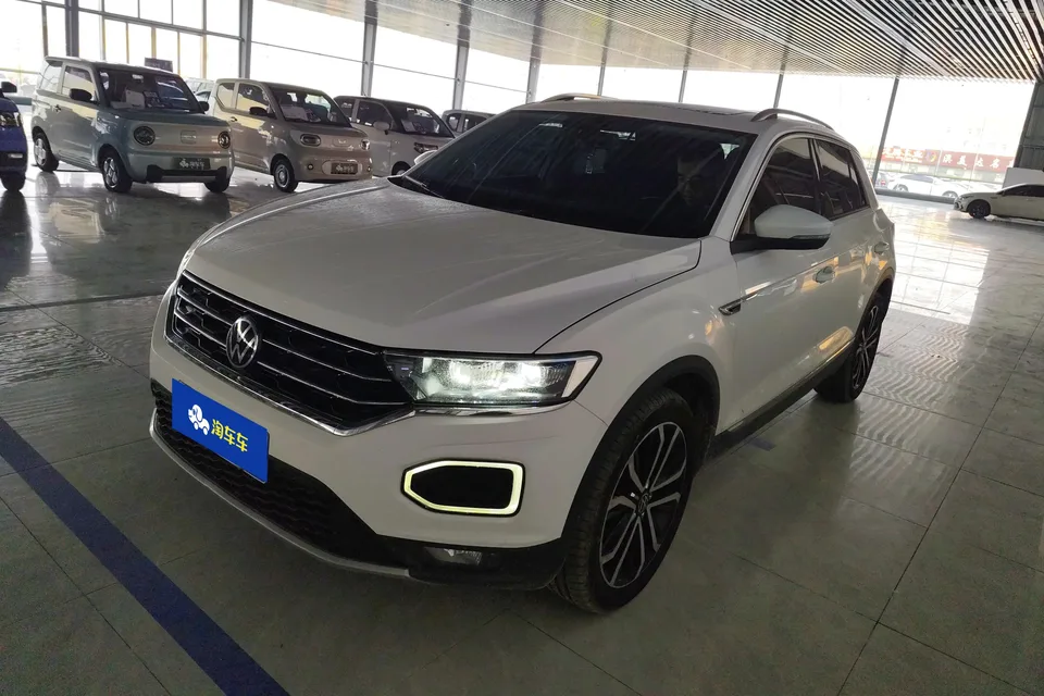Volkswagen T-Roc T-Roc 2021 Tange 280TSI DSG Two-Wheel Drive Comfort Smart Connected Edition 2022 — photo 1, buy with delivery to Moscow