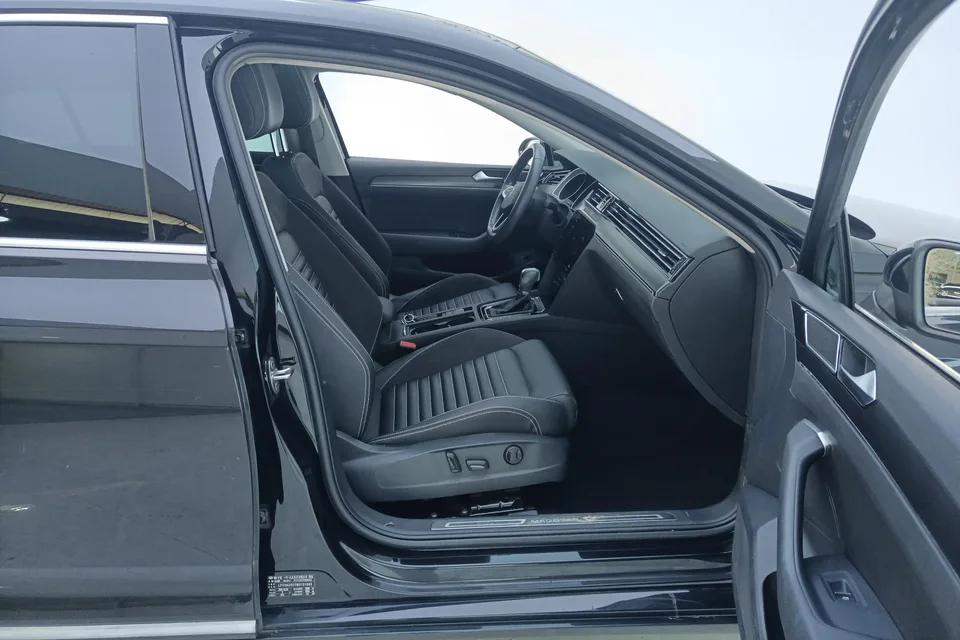 Volkswagen Magotan Magotan 2020 330TSI DSG Leading Edition 2022 — миниатюра 5