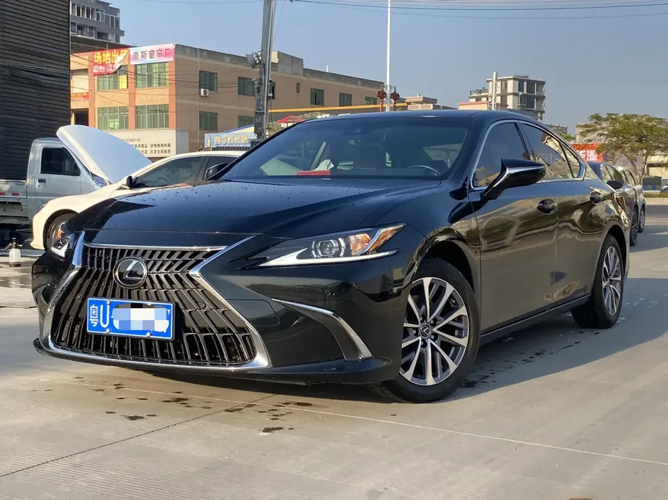 Lexus ES 2022