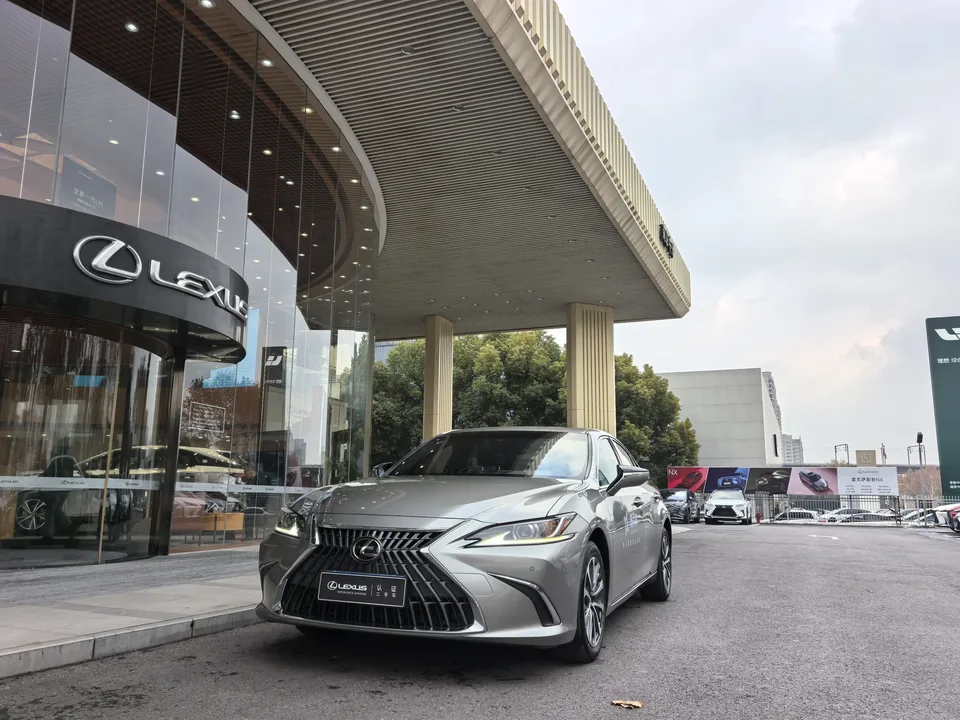 Lexus ES 2024