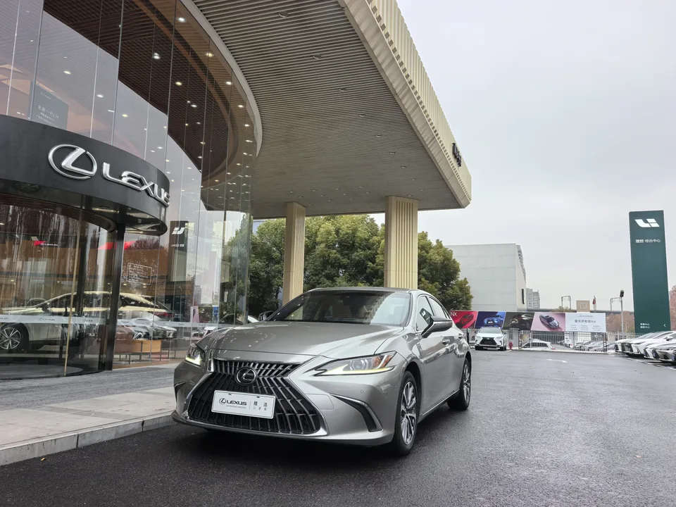 Lexus ES 2024