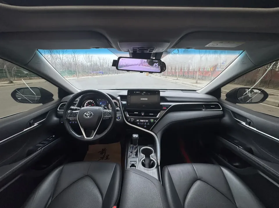 Toyota Camry 2.0G Deluxe Edition 2023 — миниатюра 2