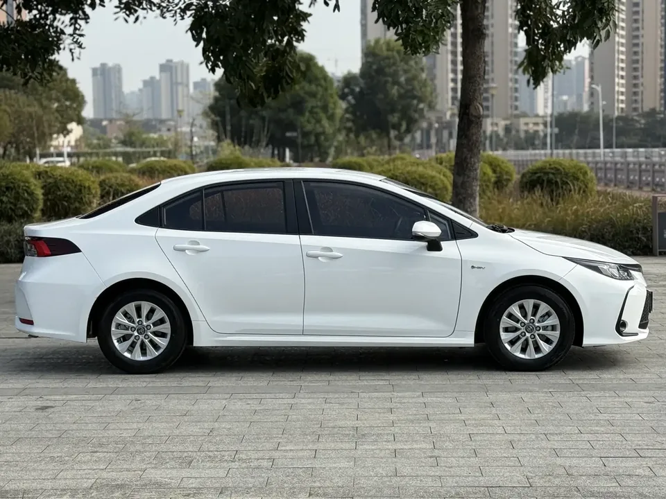 Toyota Corolla Intelligent Electric Hybrid Dual Engine 1.8L E-CVT Pioneer Edition 2024 — миниатюра 2