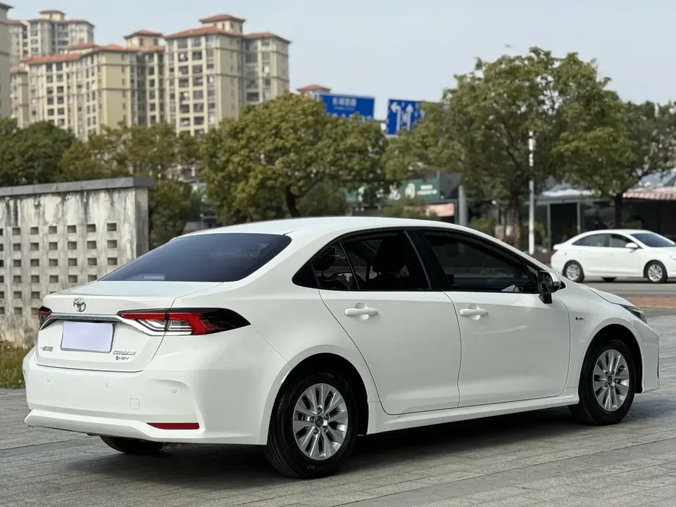 Toyota Corolla Intelligent Electric Hybrid Dual Engine 1.8L E-CVT Pioneer Edition 2024 — миниатюра 4