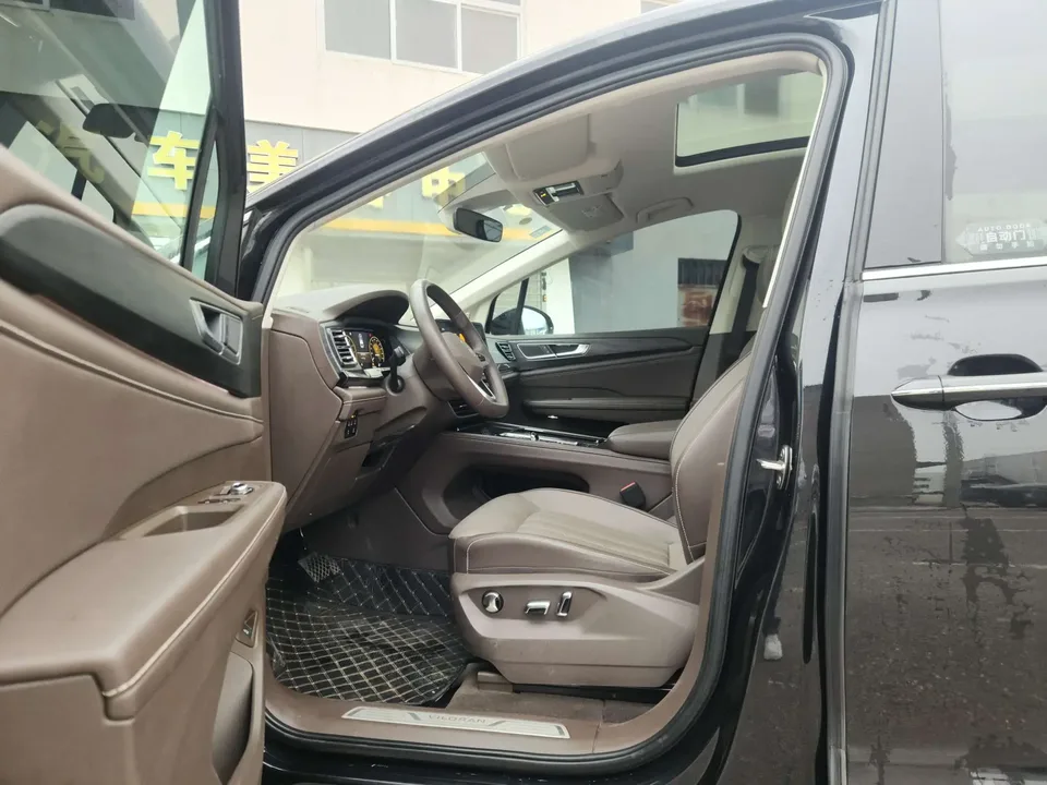 Volkswagen Weiran facelift 330TSI luxury version 2023 — миниатюра 5
