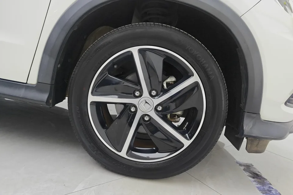 Honda VEZEL 1.5L CVT Elite Intelligent Edition 2022 — миниатюра 3