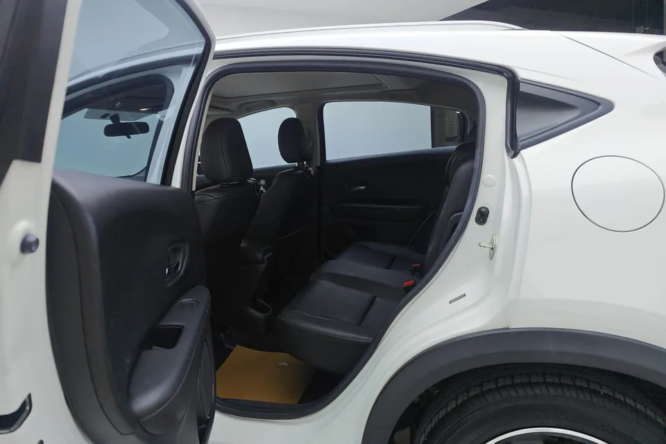 Honda VEZEL 1.5L CVT Elite Intelligent Edition 2022 — миниатюра 4