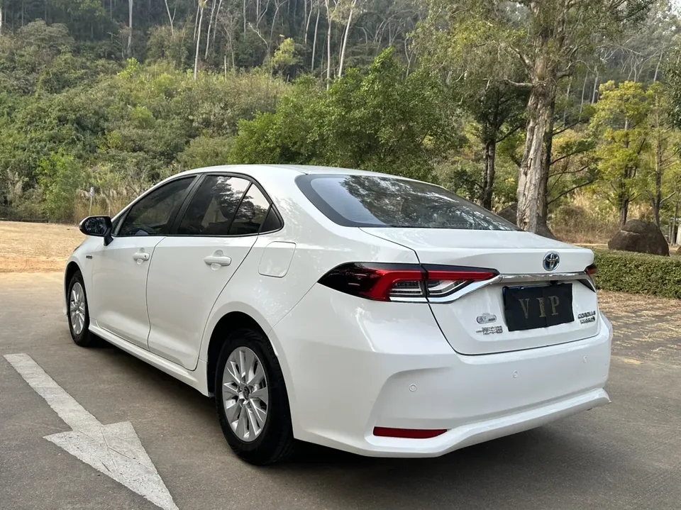 Toyota Corolla Corolla 2023 Intelligent Electric Hybrid Dual Engine 1.8L E-CVT Pioneer Edition 2024 — thumbnail 3