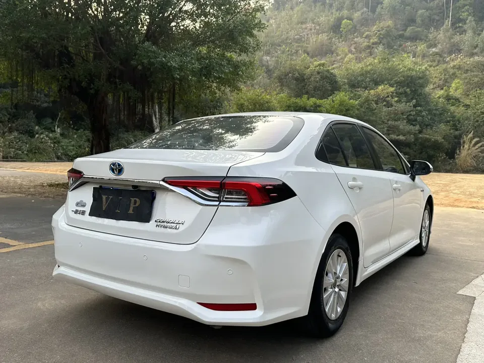 Toyota Corolla Corolla 2023 Intelligent Electric Hybrid Dual Engine 1.8L E-CVT Pioneer Edition 2024 — thumbnail 4