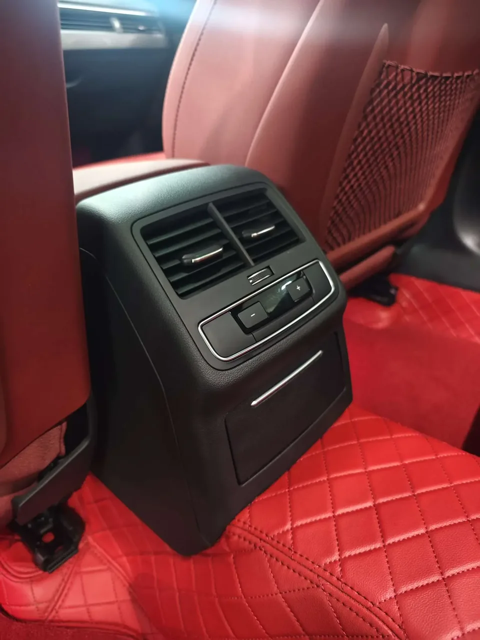 Audi a4 l Audi A4L 2024 40 TFSI Luxury Dynamic 2024 — thumbnail 4