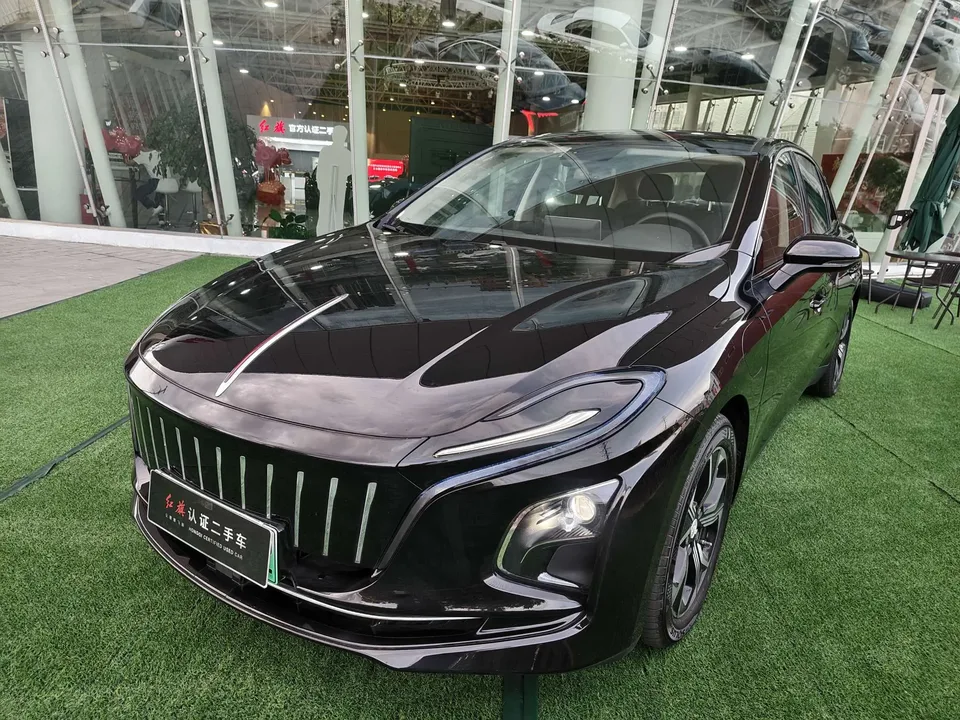 Hongqi E-QM5 2024