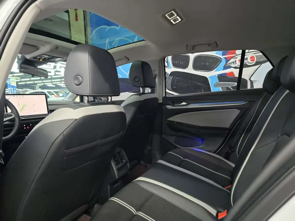 Volkswagen Golf 2026 Golf 300TSI Pro 2025 — миниатюра 4