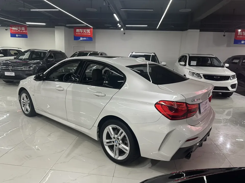 BMW 1 Series 1 Series 2021 facelift 120i M Sport Night Edition 2023 — thumbnail 2
