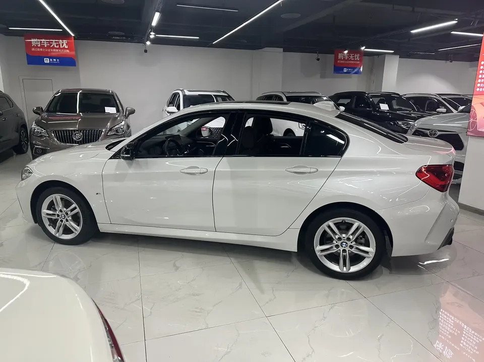 BMW 1 Series 1 Series 2021 facelift 120i M Sport Night Edition 2023 — thumbnail 4