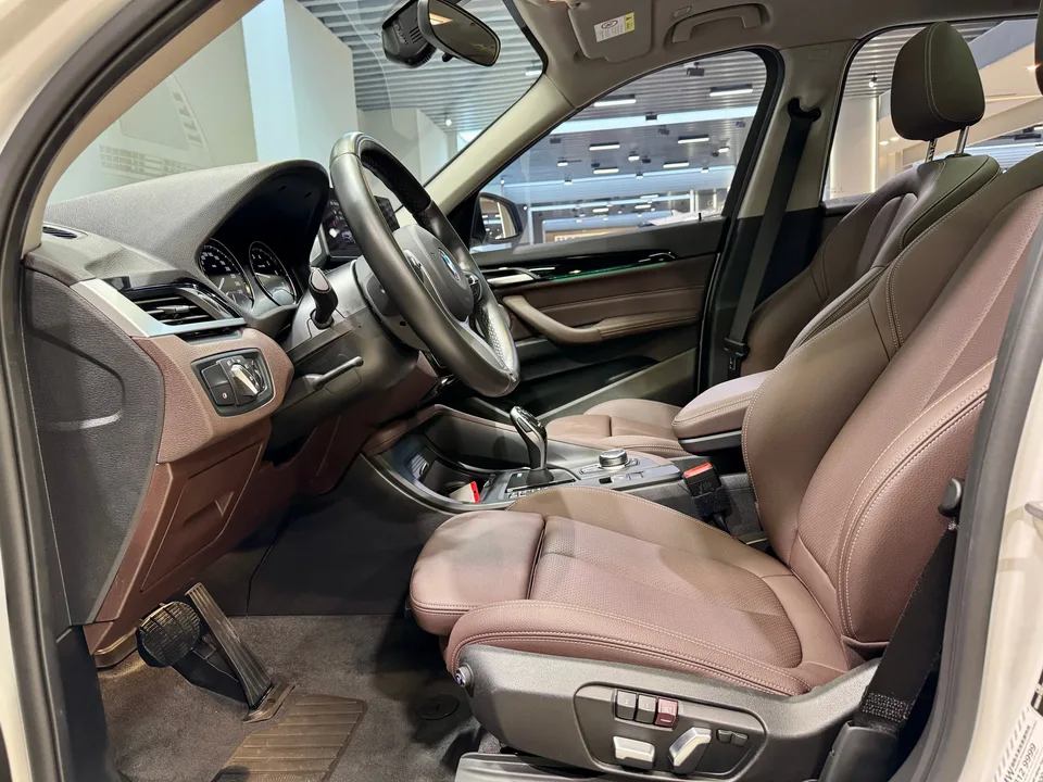 BMW X1 X1 2022 BMW X1 2022 sDrive25Li Leading Edition 2023 — thumbnail 4