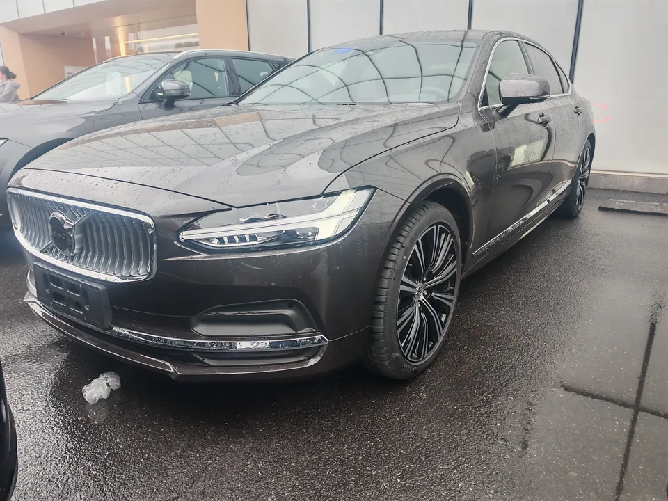 Volvo S90 Volvo S90 2025 B5 Zhiyuan Deluxe Edition 2025 — photo 1, buy with delivery to Moscow