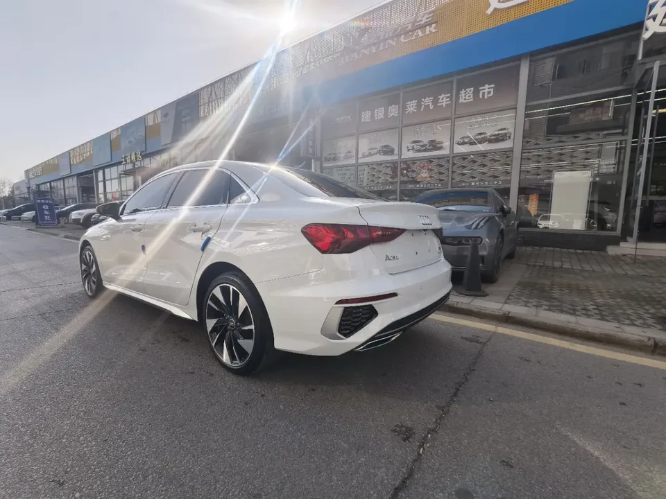 Audi A3 A3L Limousine 35 TFSI Fashion Sports 2023 — миниатюра 4